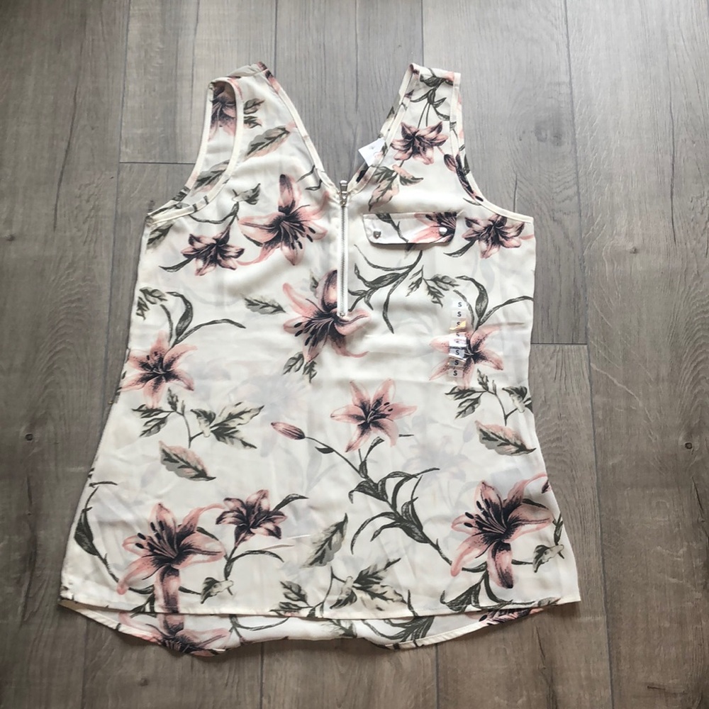 Lily Morgan sleeveless flowy blouse